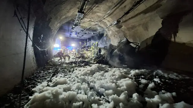 Lkw-Brand im Brentenbergtunnel  | Foto: FFW Golling