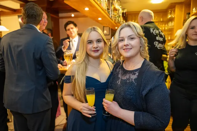 Ina und Jasmin am Feuerwehrball in Jois