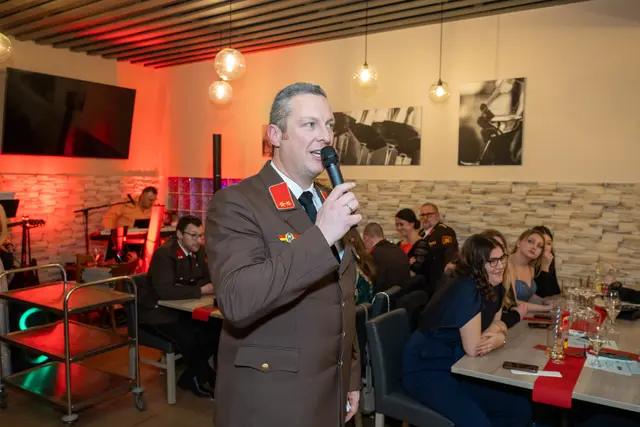 Kommandant Richard Hasenhündl eröffnete die Feierlichkleiten