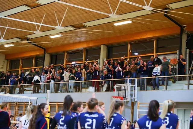 Die Fans in der Eisenerzer Sporthalle waren begeistert. | Foto: GEPA pictures/James Doak