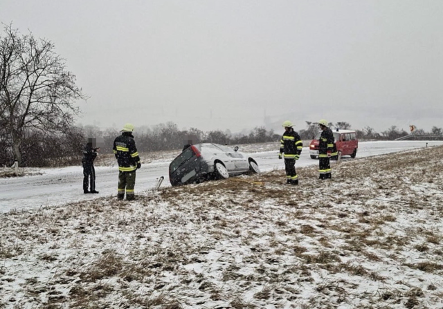 Am Freitagmorgen kam es im Bezirk Tulln bei Schneefall zu mehreren Verkehrsunfällen, bei denen die Feuerwehren Staasdorf, Judenau und weitere Einsatzkräfte ausrücken mussten. | Foto: DOKU-NÖ