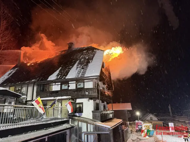 Sechs Feuerwehren bekämpften den Brand. | Foto: Freiwillige Feuerwehr Bad Kleinkirchheim