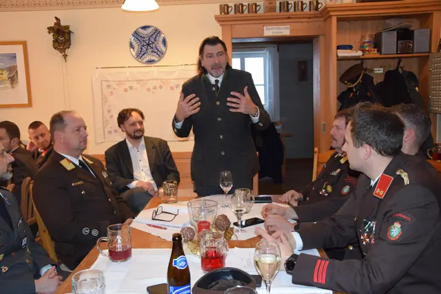 Bgm. Josef Wallner dankte die Kameradinnen und Kameraden  der FF Wildbach als kleine aber feine Wehr für ihre Einsätze und Aktivitäten für die Bevölkerung  | Foto: MeinBezirk/Josef Strohmeier