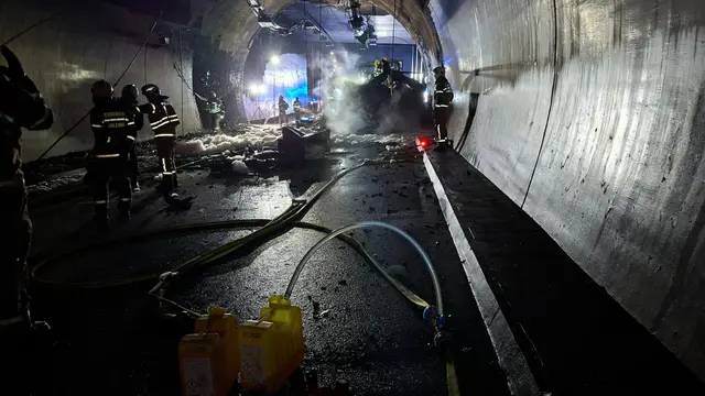 Lkw-Brand im Brentenbergtunnel  | Foto: FFW Golling