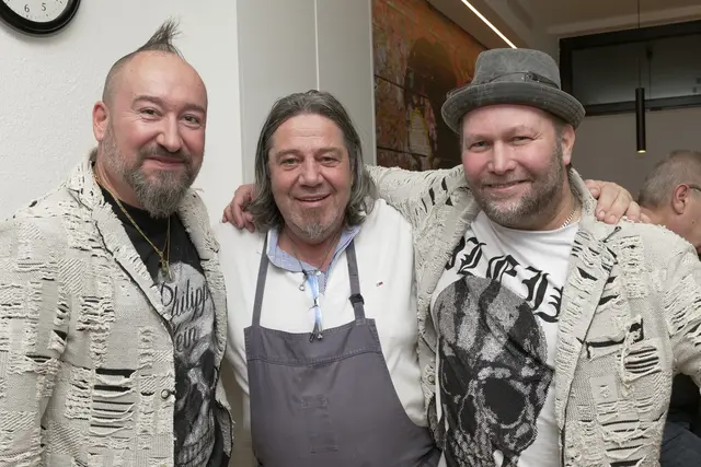 Wirt Alfred "Koxi" Koglbauer und die Musiker. | Foto: Santrucek