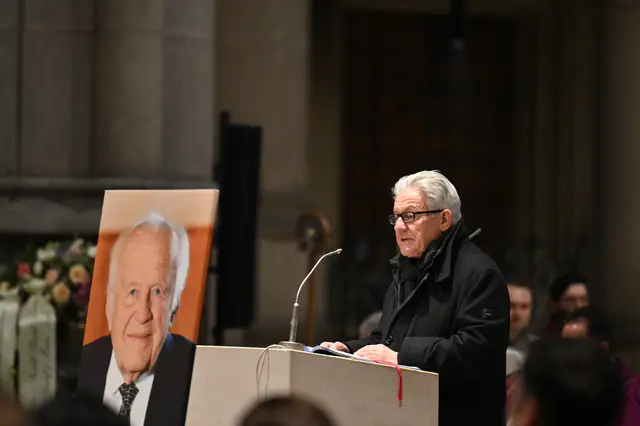 Landeshauptmann a.D. Josef Pühringer, Nachfolger Josef Ratzenböcks als Landeshauptmann, las beim Requiem im Mariendom die Lesung.  | Foto: Land OÖ/Werner Kerschbaummayr
