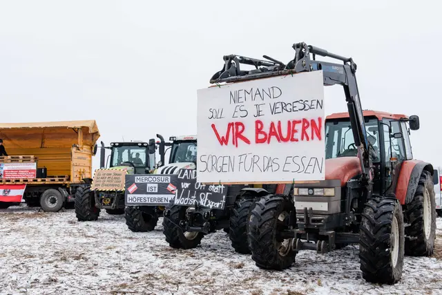 Rund 300 Bäuerinnen und Bauern setzen am Samstag ein starkes Zeichen gegen die zunehmende Belastung der heimischen Landwirtschaft.  | Foto: Büro LH-Stv.in Haider-Wallner