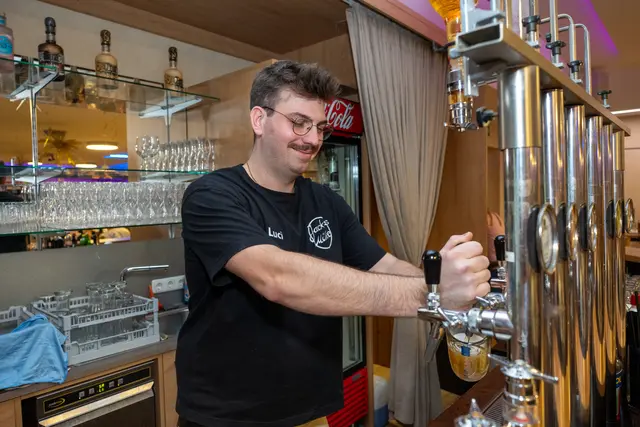 Hinter der Bar sorgte Luci für kühle Getränke