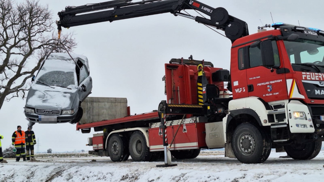 PKW in Oberzwischenbrunn von der Straße abgekommen – Fahrer verletzt. | Foto: DOKU-NÖ