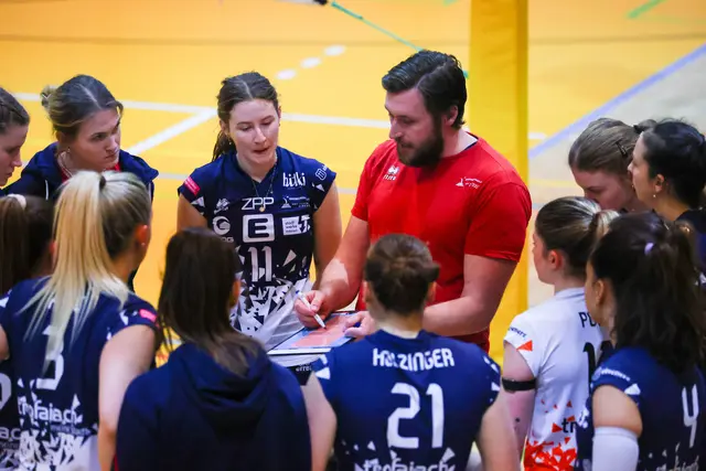 Erzbergmadln-Headcoach Michael Murauer erklärt die Volleyballwelt. | Foto: GEPA pictures/James Doak