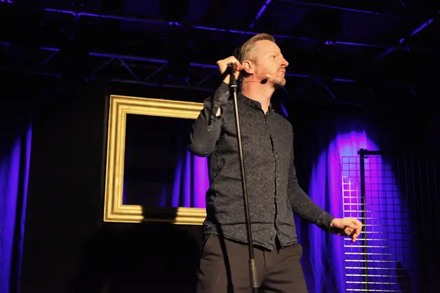 So manche Absurdität wurde mit vollem Einsatz musikalisch inszeniert.