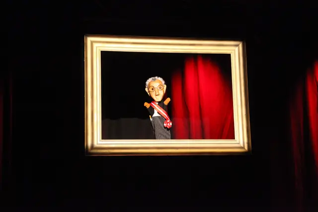 Manch Politiker schrumpfte auf Handpuppengröße.