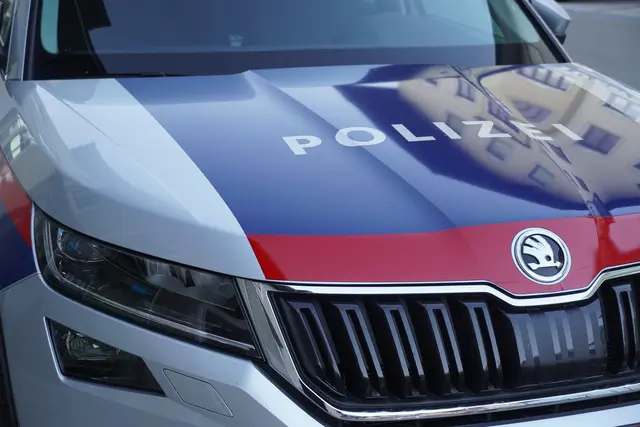 Nach einer nächtlichen Polizeiflucht musste ein Pkw geborgen werden, wenige Stunden später stürzte ein Fahrzeug in Gwabl rund 20 Meter über steiles Gelände ab. | Foto: Emanuel Hasenauer / Symbolbild