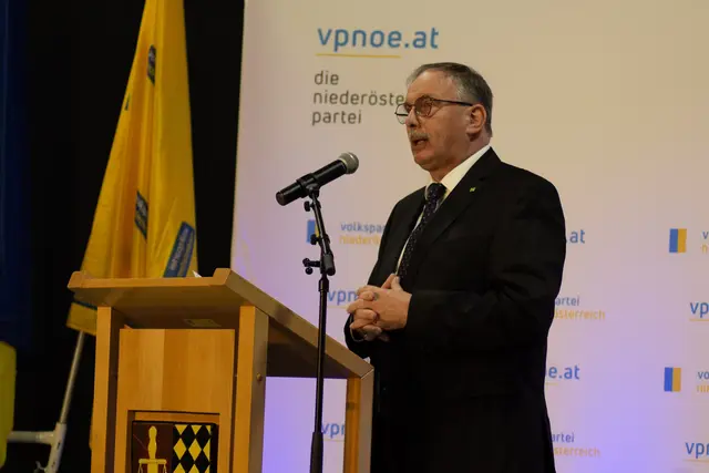 Bezirksparteiobmann LAbg. Richard Hogl dankt für die große Beteiligung. | Foto: ÖVP Bezirk Hollabrunn