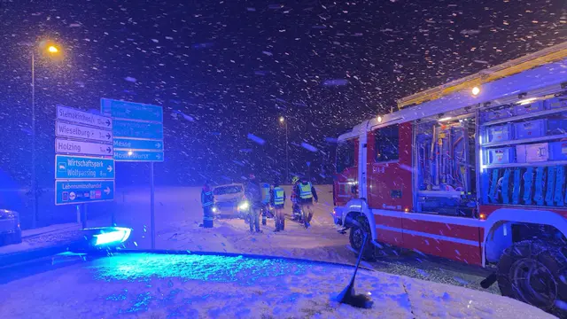 Die Feuerwehr Petzenkirchen wurde zur Fahrzeugbergung alarmiert. | Foto: DOKU-NÖ