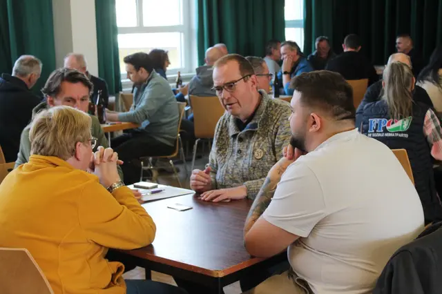 Im Pfarrsaal Feldkirchen wurden beim Vereinsbauernschnapsen die Karten gemischt.  | Foto: privat