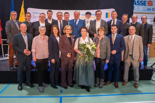 Zahlreiche Gäste beim Neujahrsempfang der Volkspartei in Hadres mit gemütlichem Beisammensein mit Speckbroten, Kürbiskern- und Speckstangerl-Brötchen sowie regionalen Weinen. | Foto: ÖVP Bezirk Hollabrunn