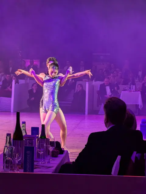 Akrobatik zu Mitternacht des Ballets St. Pölten.  | Foto: Michael Berger