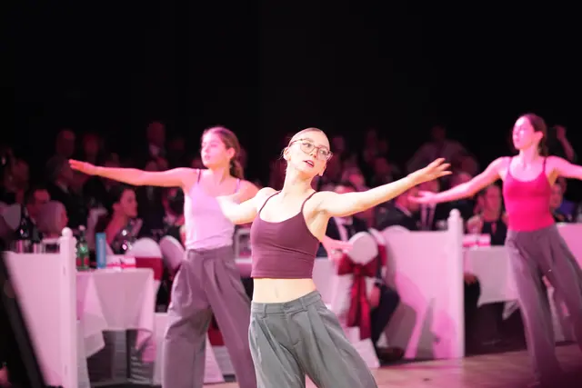 Zwischen Black Swan - White Swan gab es eine Tanzeinlage einer jungen Tanzgruppe. | Foto: Michael Berger