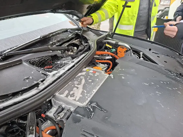 Mehrere Feuerwehren wurden zu einem gemeldeten E-Auto-Brand alarmiert. | Foto: DOKU-NÖ