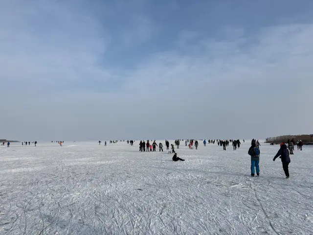 Weiter draußen verlaufen sich die Menschenmassen zunehmend. | Foto: Franz Tscheinig/MeinBezirk Burgenland