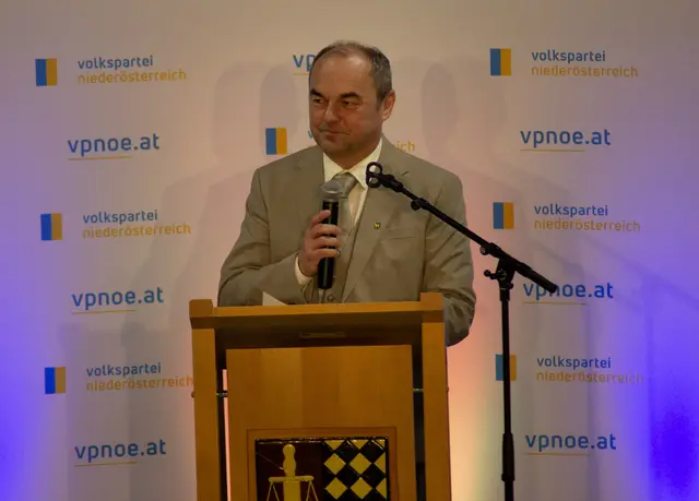 Bürgermeister Josef Fürnkranz überbrachte die Grußworte für alle Gemeindevertreter. | Foto: ÖVP Bezirk Hollabrunn