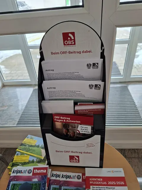 Ein Info-Ständer in einem Kärntner Gemeindeamt mit (leider noch alten) Befreiungsanträgen...  
