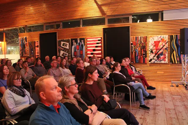 Das Weinwerk Burgenland war am 10. Jänner gut gefüllt mit Besucherinnen und Besuchern die gemeinsam zehn Jahre Bandwich feierten.