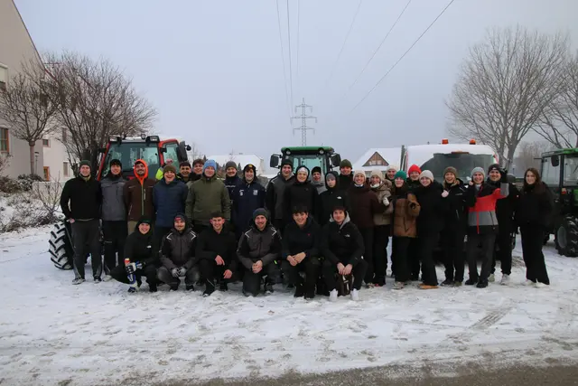 der Jugendclub Purbach, li. außen, stehend, Alexander Berger - Obmann 