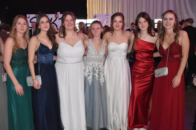 Maturaball mit Freunden: Emily Wolf, Anika Neubauer, Lena Musser, Coleen Mondl, Hannah Malits, Leonie Zach und Laura Kedl | Foto: MeinBezirk/Michael Strini