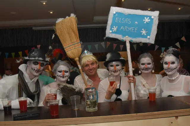 Elsa`s Armee beim Maskenball der FF St. Roman | Foto: Alois Braid / zema.medien.de