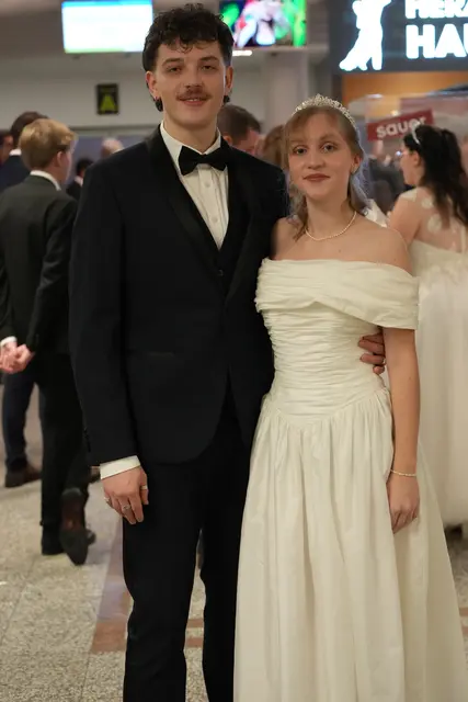 Ein zufriedenes Paar aus dem Eröffnungskomitee. Michael und Bettina.  | Foto: Michael Berger