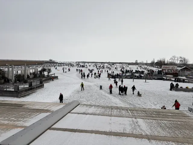 Hunderte Menschen am zugefrorenen Neusiedler See | Foto: Franz Tscheinig/MeinBezirk Burgenland