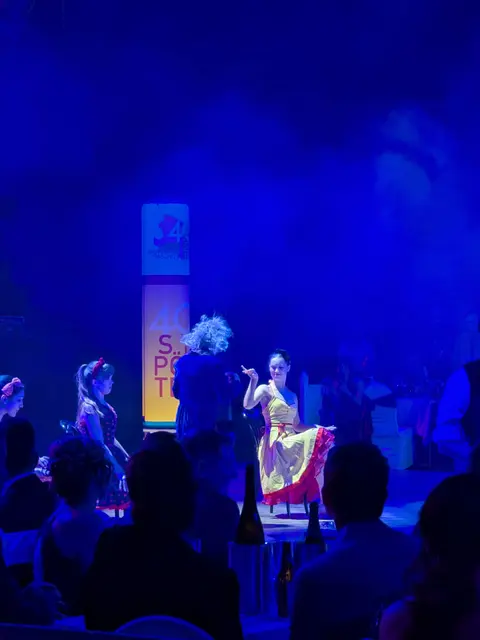 Mitternachtseinlage "Küss die Hand schöne Frau" | Foto: Michael Berger