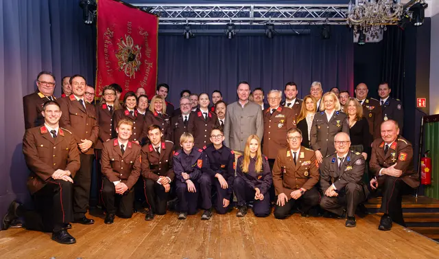 Am 9.01. 2026 lud die FF Rekawinkel unter Kommandant OBI Ing. Thomas Zekl zur Jahreshauptversammlung ins Gasthaus Mayer. Kommandant Zekl durfte von der Gemeinde Bürgermeister Josef Rothensteiner, Vizebürgermeister Alfred Gruber, GR Günther Fuchs, Stadtamtsdirektorin Katja Bremer-Wedermann und Stadtamtsdirektorin Stv. Evelyn Stattin begrüßen. Von den Blaulichtorganisationen- Wolfgang Uhrmann Bezirksstellenleiter des RK Purkersdorf-Gablitz, Stv.: Heinz Preisz und Schriftführerin Andrea Dopplinger. Von der Feuerwehr- Abschnittkomm. BR Michael Gindl, Abschnittskomm. Stv.: ABRI Harald Pollak und Verwaltungsinspektor Roman Brunner. Von der FF Pressbaum kamen Kommandant HBI Michael Uetz und Komm. Stv.: OBI Daniel Weß. | Foto: FF-Rekawinkel