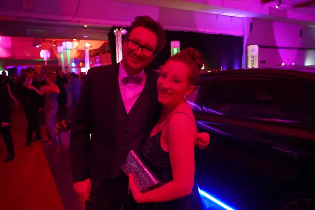 Glückliche Ballbesucher. Markus Z. mit Hannah Nachförg.  | Foto: Michael Berger