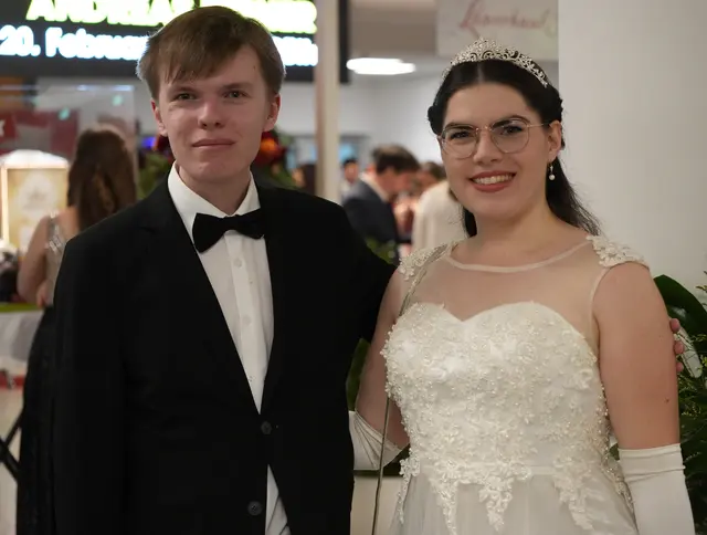 Ein glückliches Paar nach dem Bewältigen der  Polonaise. | Foto: Michael Berger