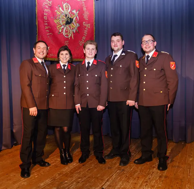 Komm. OBI Ing. Thomas Zekl, FM Monika Zekl, VM Maximilian Zekl, V Manfred Kettele jun. und Komm. StV BI Christian Kettele. | Foto: FF-Rekawinkel