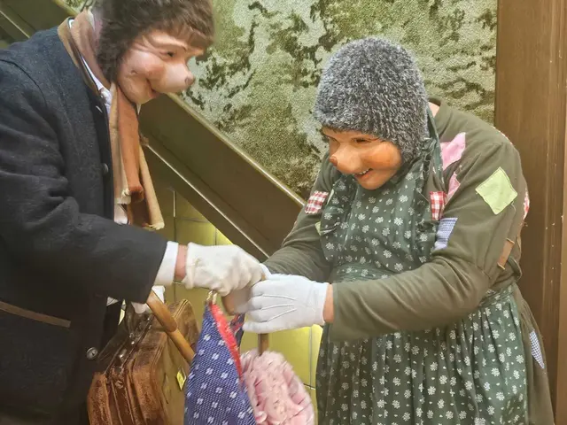 Eine Besonderheit und einzigartig in dieser Form ist das Mecki-Paar. Dieses Igel-Pärchen wurde durch die Volksschule Igls und den Schnitzer Rupert Reindl ins Leben gerufen und ist fixer Bestandteil der Huttler-Auftritte.  | Foto: MeinBezirk