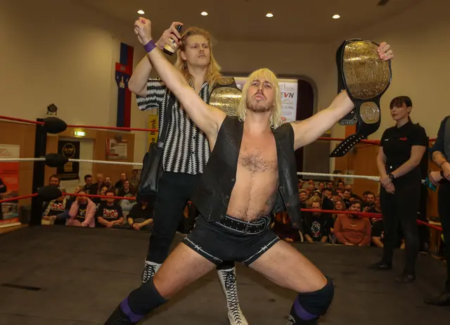 PWÖ Tag Team Champions Binolt Leach und Joe Bravo aus Wien | Foto: Alex Singer