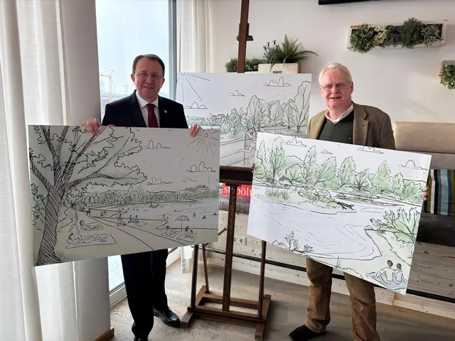 Bürgermeister Matthias Stadler bei der Präsentation des Projekts mit Hydrologe Hannes Gabriel. | Foto: Tanja Handlfinger