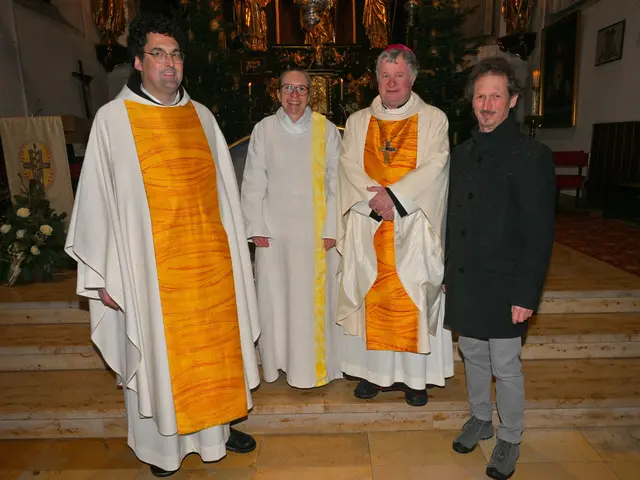 Pfarrer P. Franz Ackerl, Pastoralvorständin Maria Pesendorfer, Bischof Manfred Scheuer und Verwaltungsvorstand Markus Johannes Hager (von links) | Foto: Pfarre Almtal / Willi Hitzenberger