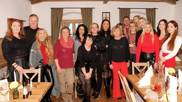 Manfred Birnhuber lud alle seine Mitarbeiterinnen beider Cafés in die Gasslmühle nach Gaisfeld. | Foto: Cescutti