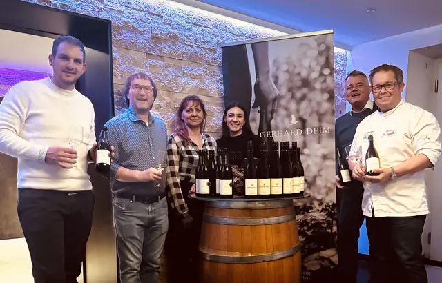 Am Bild von links Winzer Gerhard Deim, Markus und Alexandra Hintermaier, Kerstin Hogl, Günther Hörmedinger, Andreas Breitenfellner.
 | Foto: Privat/Breitenfellner