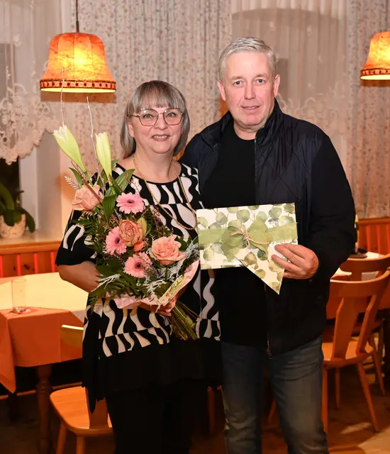 Gratulation von gfGR Oskar Mohr in Vertretung von Bgm. Gerlinde Schwarz | Foto: Foto: Charly Baumgartner