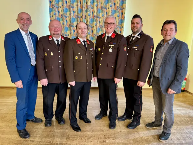 Bürgermeister Josef Schaden, Verwaltungsmeister Roman Wagner, Kommandant Wolfgang Weitzenböck, Kommandant-Stellvertreter Franz Danzinger, Verwaltung Michael Fichtinger, Geschäftsführender Gemeinderat Gerhard Grünbeck (v.l.). | Foto: Marktgemeinde Schweiggers