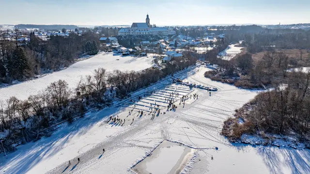 In Reichersberg fand am Sonntag ein Eisstock-Turnier statt. | Foto: Doms