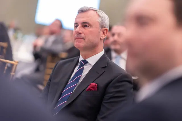 Norbert Hofer reagierte auf die Kritik Karl Habsburgs an der EU-Fraktion "Patrioten für Europas" mit dem Austritt aus dem St. Georgs-Orden.  | Foto: Parlamentsdirektion/Bubu Dujmic