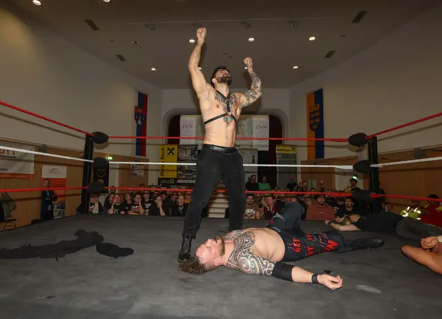 Darius griff in das Openweight Titelmatch ein und kostete Fanliebling Pain eine mögliche Titelverteidigung | Foto: Alex Singer