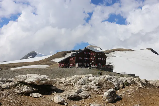 Die Oberwalder-Hütte im Glocknergebiet ist ein einzigartiges Zentrum für alpine Ausbildungen in den Alpen | Foto: Alpenverein/Harald Herzog